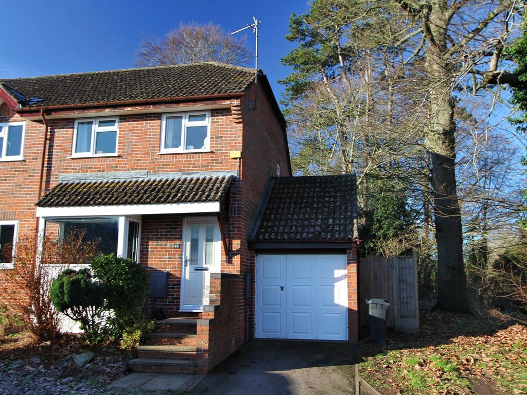 3 bed semidetached house for sale in Lilliput Court, Chipping Sodbury