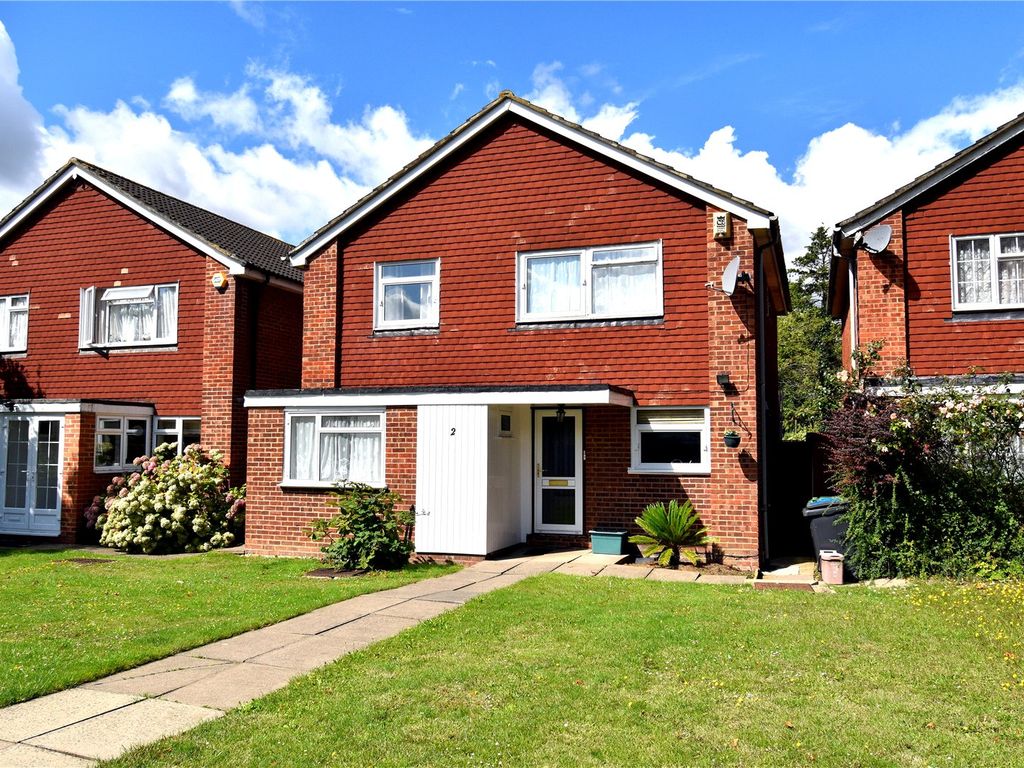 4 bed detached house for sale in Kingswood Close, New Malden KT3, £