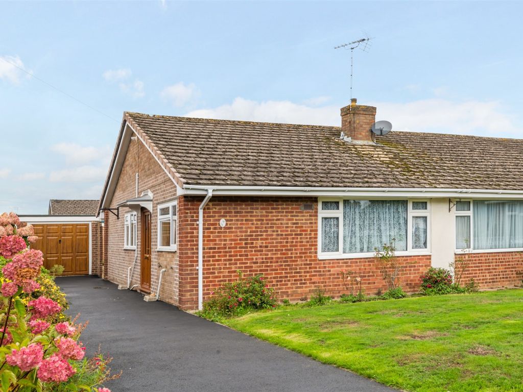 2 bed bungalow for sale in Meadow Close, Horsham RH12 Zoopla