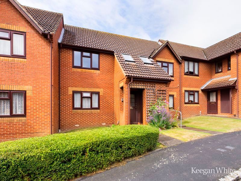 2 bed property for sale in Lansdowne Way, High HP11 Zoopla