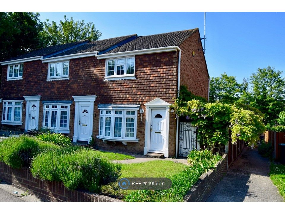 2 bed end terrace house to rent in Milton Road, Gravesend DA12, £1,400