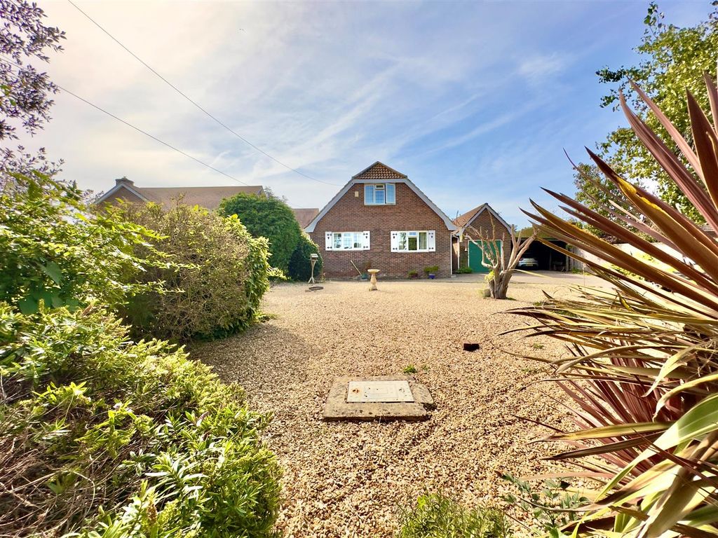 3 bed property for sale in Easton Lane, Freshwater PO40, £535,000 Zoopla