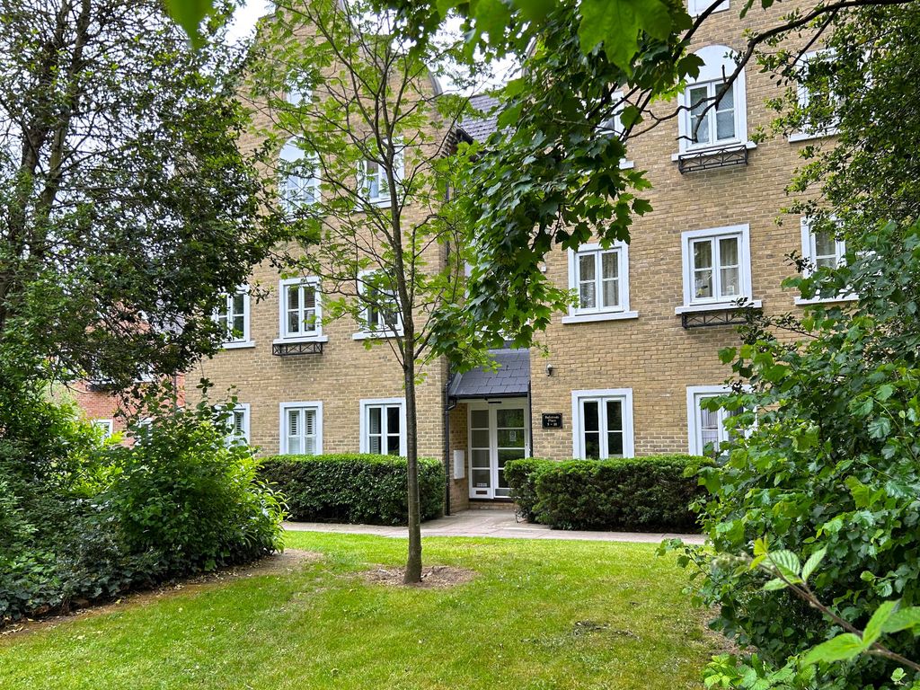 2 bed flat for sale in Upton Park, Slough SL1 Zoopla