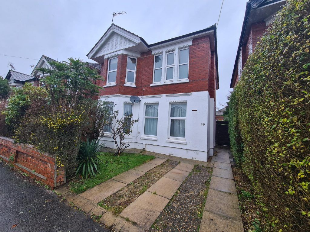 2 bed flat to rent in Chatsworth Road, Bournemouth BH8 Zoopla
