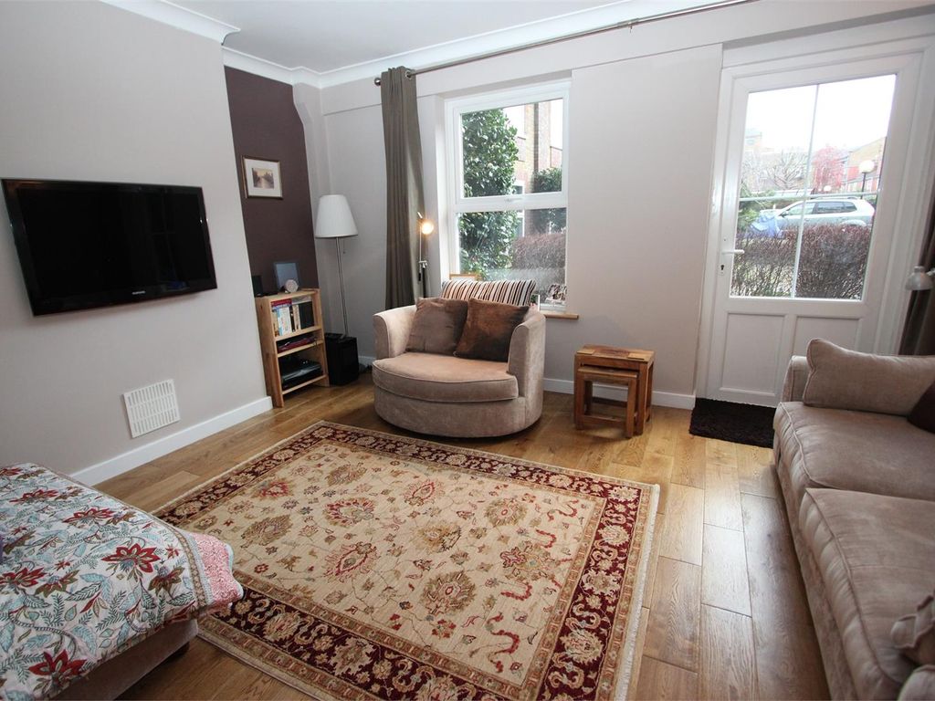 2 bed flat to rent in Riverside Mansions, Street, Wapping E1W, £
