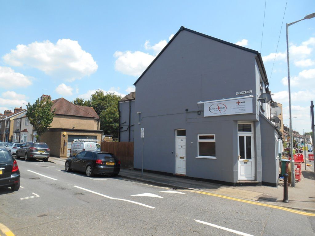 2 bed flat to rent in Hagden Lane, Watford WD18 Zoopla