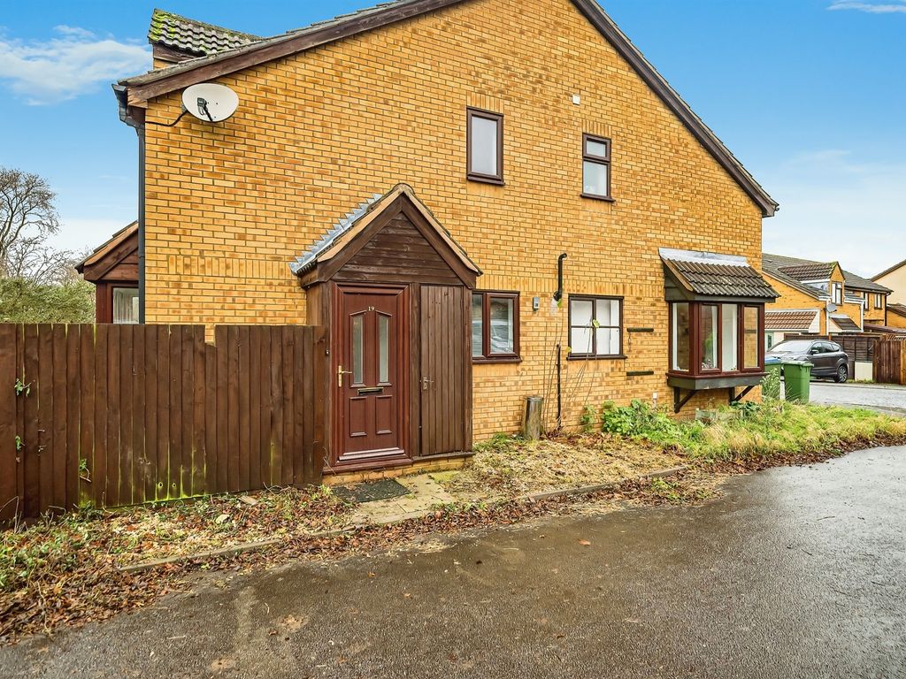 1 bed end terrace house for sale in Little Orchards, Aylesbury HP20, £