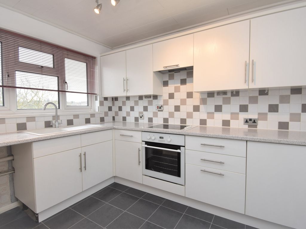 1 bed to rent in Walsingham Walk, Belvedere DA17, £1,300 pcm