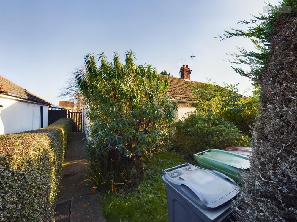 2 bed semidetached bungalow for sale in Newark Road, Peterborough PE1