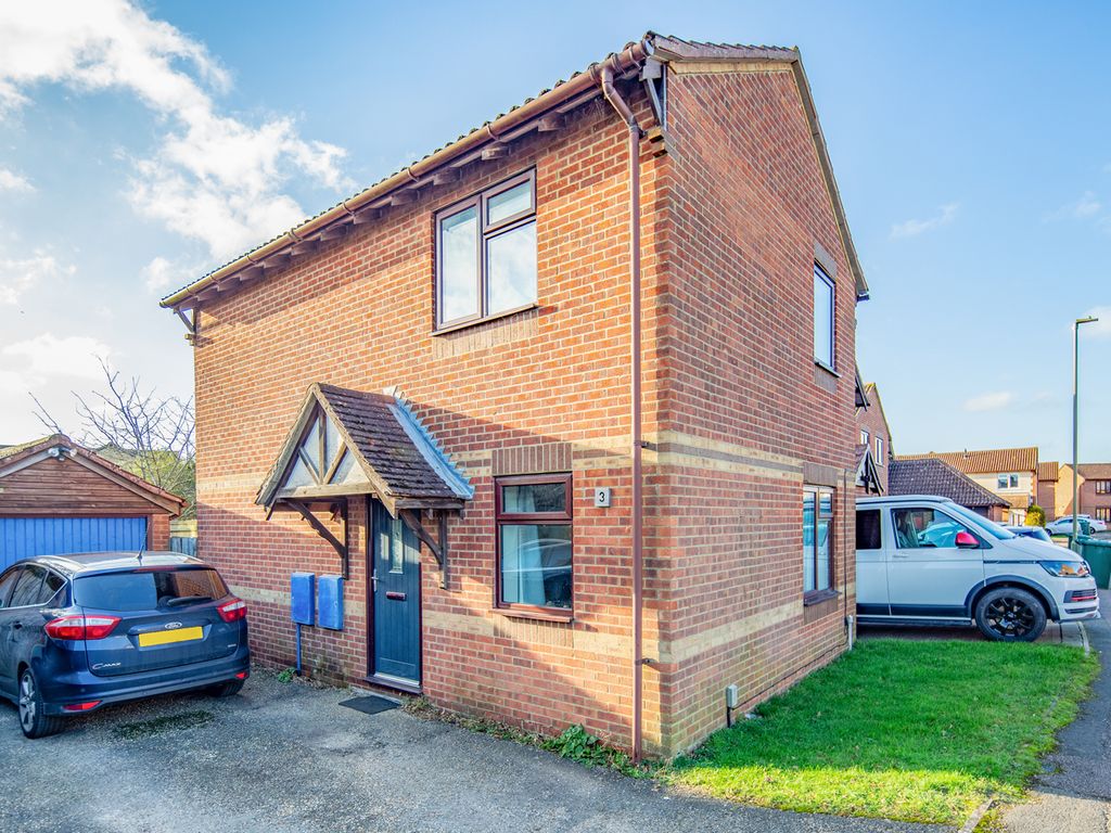 3 bed detached house for sale in Willow Drive, Bicester OX26, £350,000