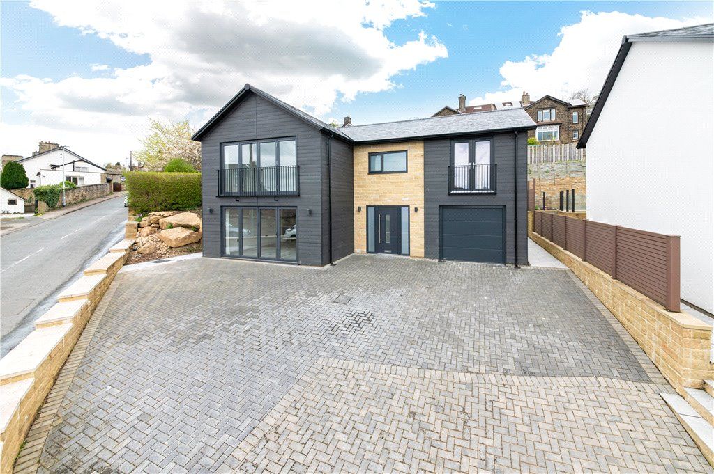 New home, 4 bed detached house for sale in Banks Lane, Riddlesden