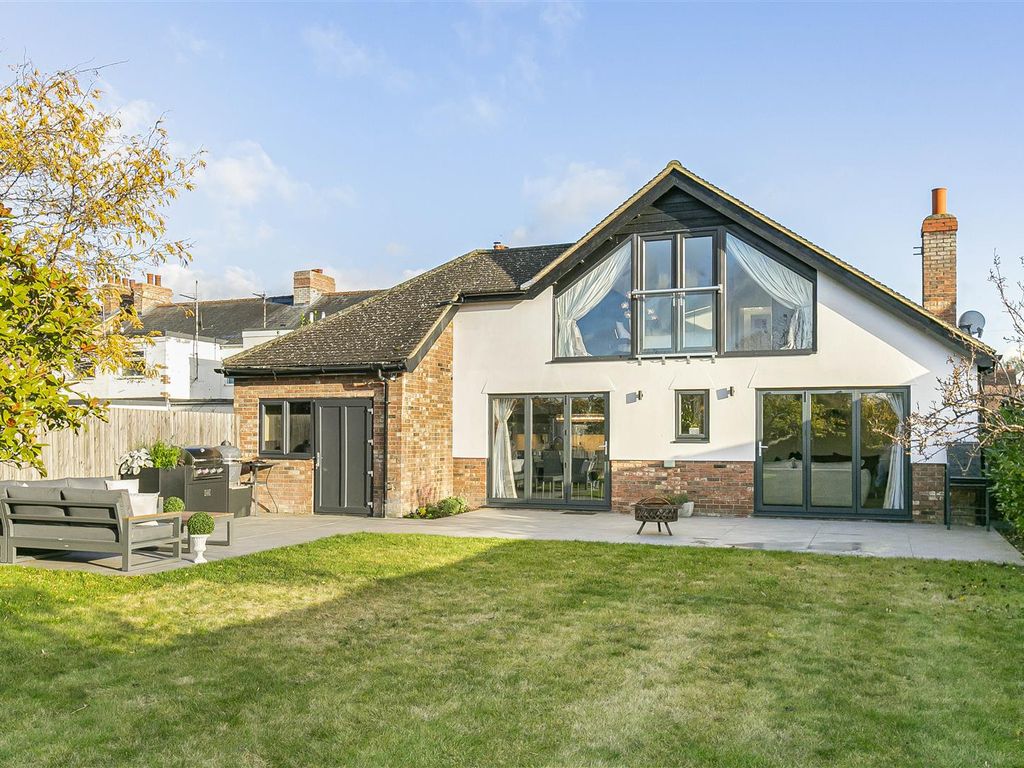 4 bed detached bungalow for sale in The Lane, Hauxton, Cambridge CB22