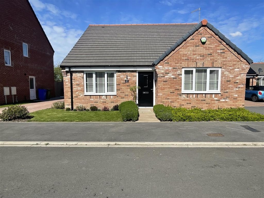 3 bed detached bungalow for sale in Oakley Rise, Shireoaks, Worksop S81