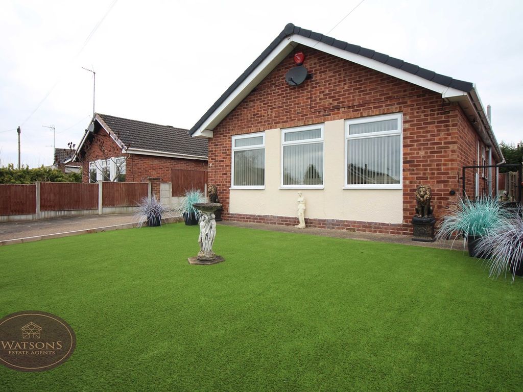 3 bed detached bungalow for sale in Brynsmoor Road, Brinsley