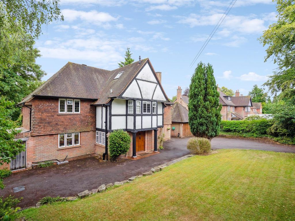 6 bed detached house to rent in Amersham Road, High HP13, £