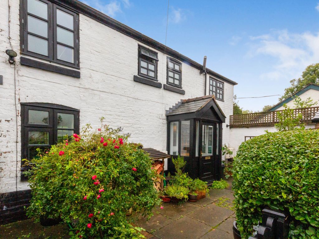 3 bed semidetached house for sale in Seahill Road, Saughall, Chester