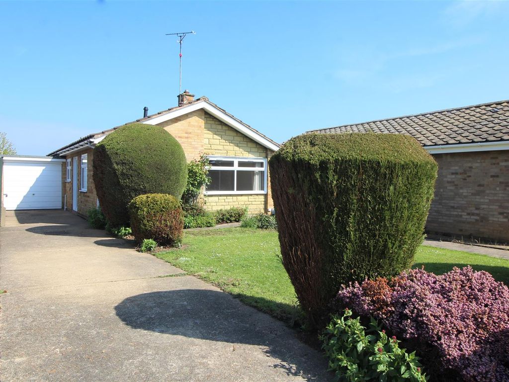 2 bed detached bungalow for sale in Overstone Court, Ravensthorpe