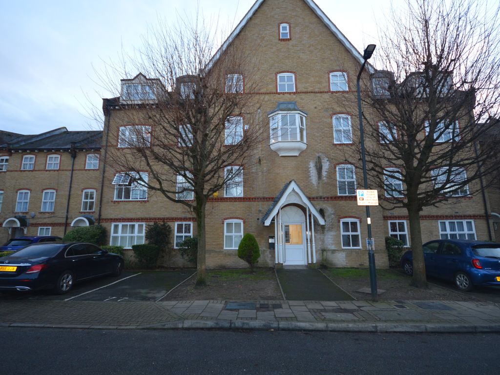 2 bed flat to rent in Chamberlayne Avenue, Wembley HA9, £1,650 pcm Zoopla