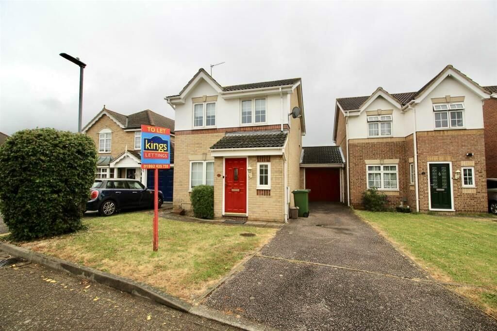 3 bed detached house to rent in Roberts Close, Cheshunt, Waltham Cross ...