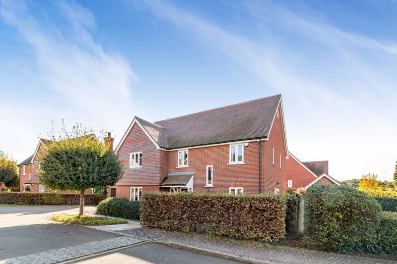 5 bed detached house for sale in St. Francis Gardens, Copthorne, West