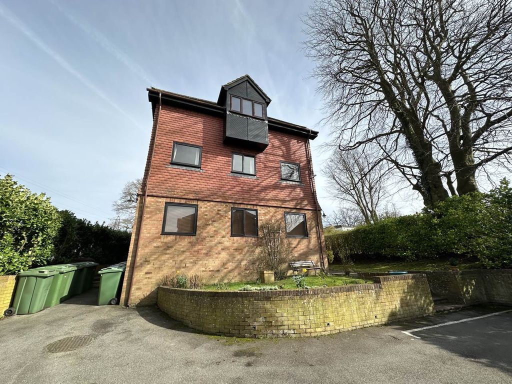 1 bed flat to rent in Glendale Court, Sandhurst Road, Tunbridge Wells