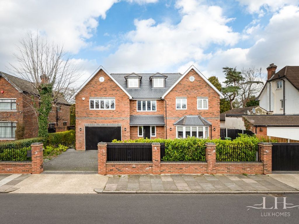 6 bed detached house for sale in Ernest Road, Hornchurch RM11 Zoopla