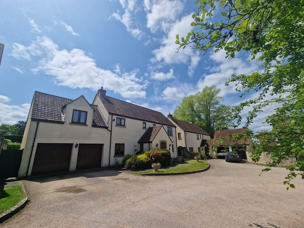 5 bed detached house to rent in Farlands, Pucklechurch, Bristol BS16, £