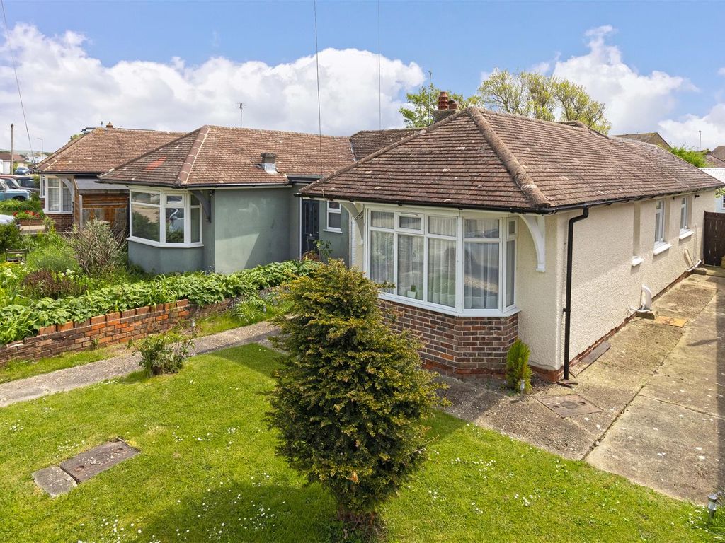 3 bed semidetached bungalow for sale in Orient Road, Lancing BN15, £