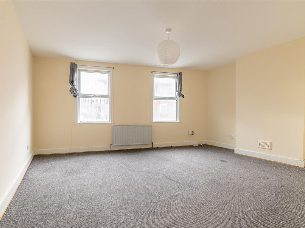 2 bed flat to rent in Forest Road, London E17, £1,695 pcm Zoopla