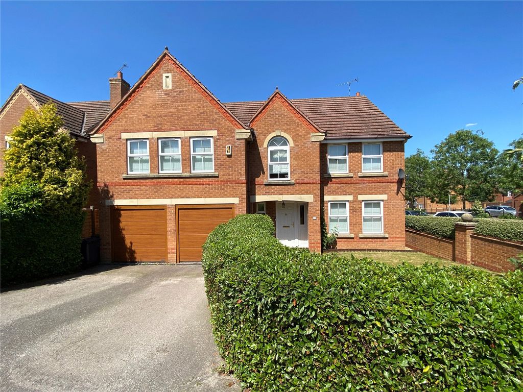 5 bed detached house for sale in Newbury Drive, Daventry