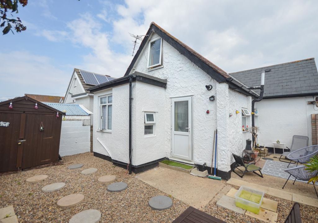 3 bed property for sale in Golf Green Road, Jaywick, ClactonOnSea