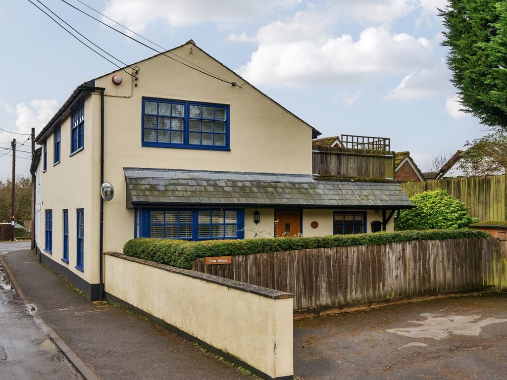 3 bed semidetached house for sale in Upper Clatford, Andover SP11, £