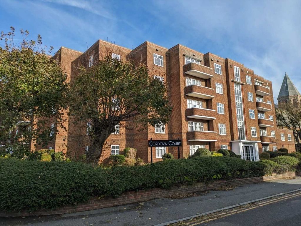 3 bed flat to rent in Sandgate Road, Folkestone, Kent CT20, £1,350 pcm