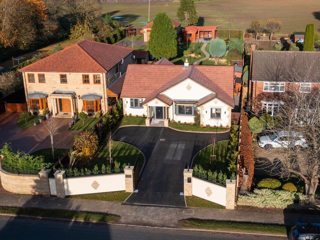 3 bed detached bungalow for sale in Merrybent, Merrybent, Darlington