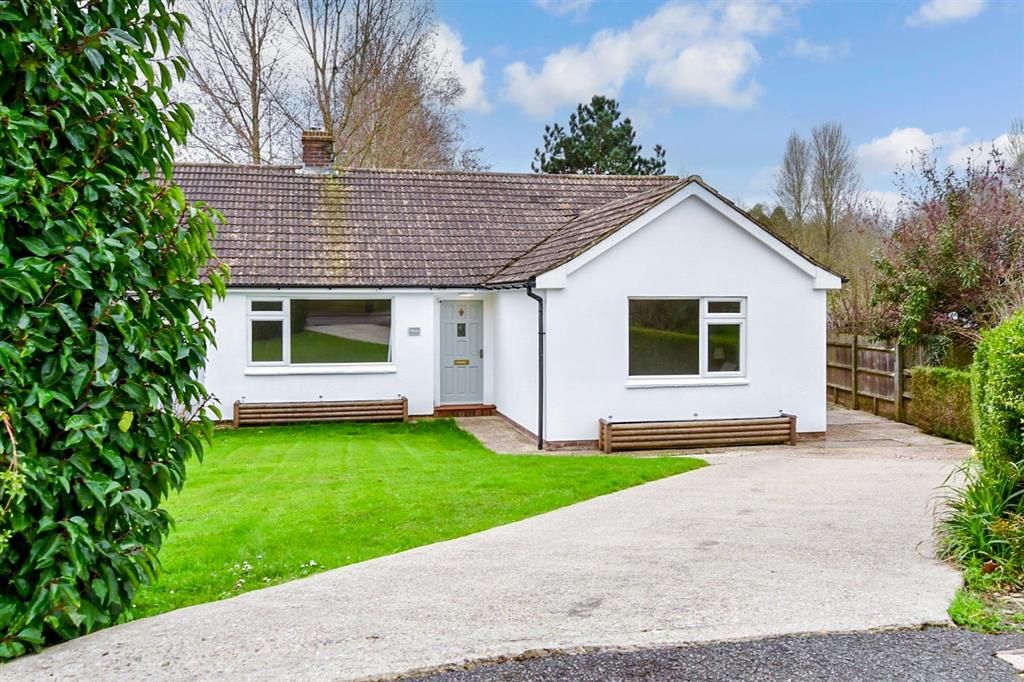 4 bed semidetached bungalow for sale in Fromandez Drive, Horsmonden