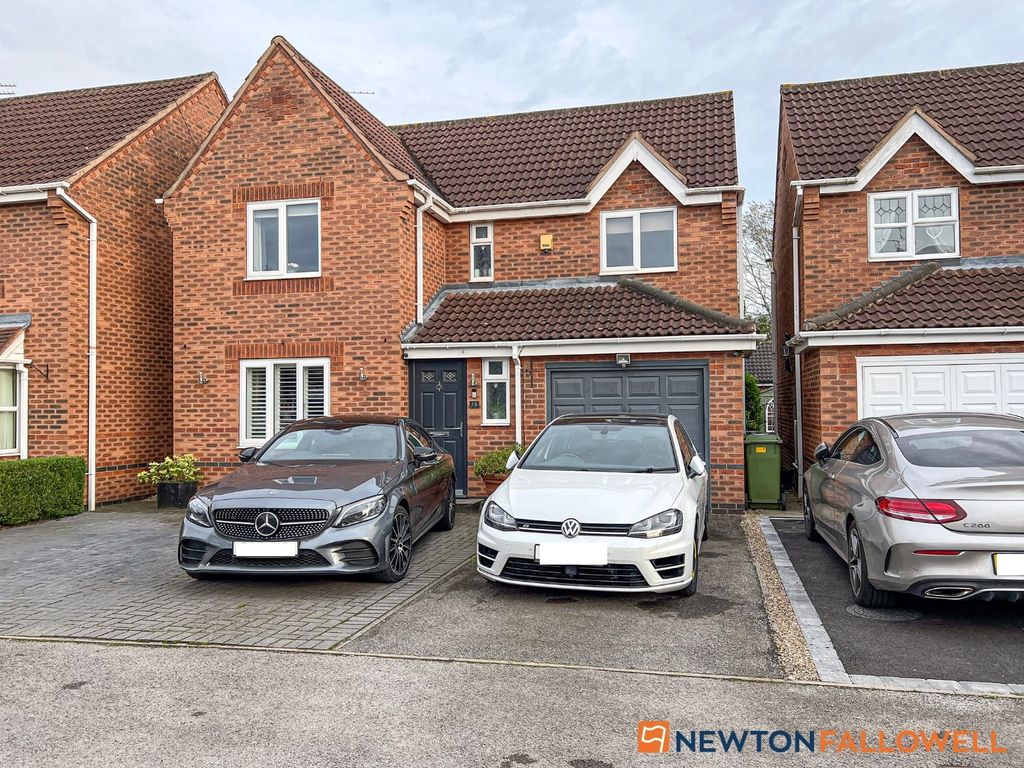 4 bed detached house for sale in Southfield, Fernwood, Newark NG24, £