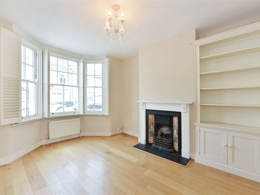 2 bed end terrace house for sale in Magnolia Road, London W4, £800,000