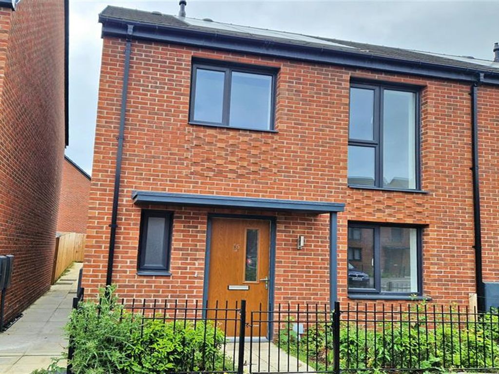 3 bed semidetached house to rent in Amersham Street, Salford M5, £
