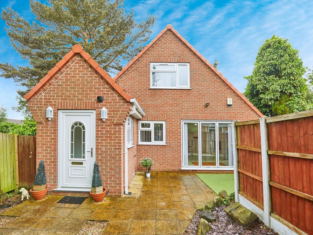 5 bed detached bungalow for sale in Whitaker Road, Derby DE23, £300,000