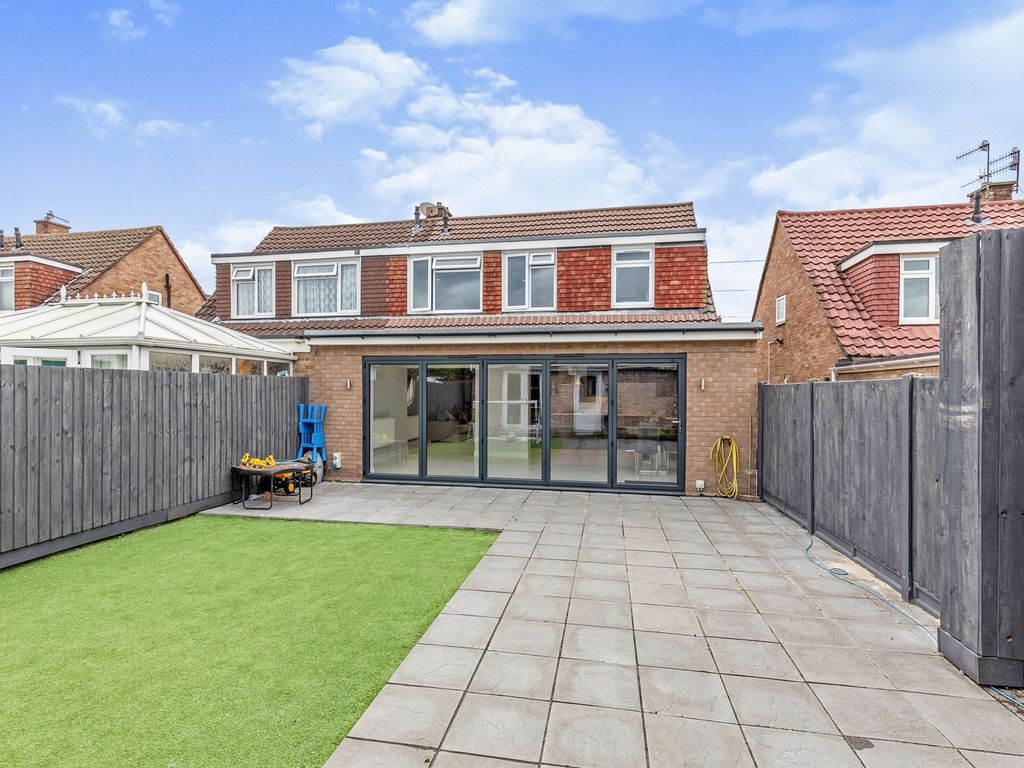 4 bed semidetached house for sale in Durville Road, Headley Park