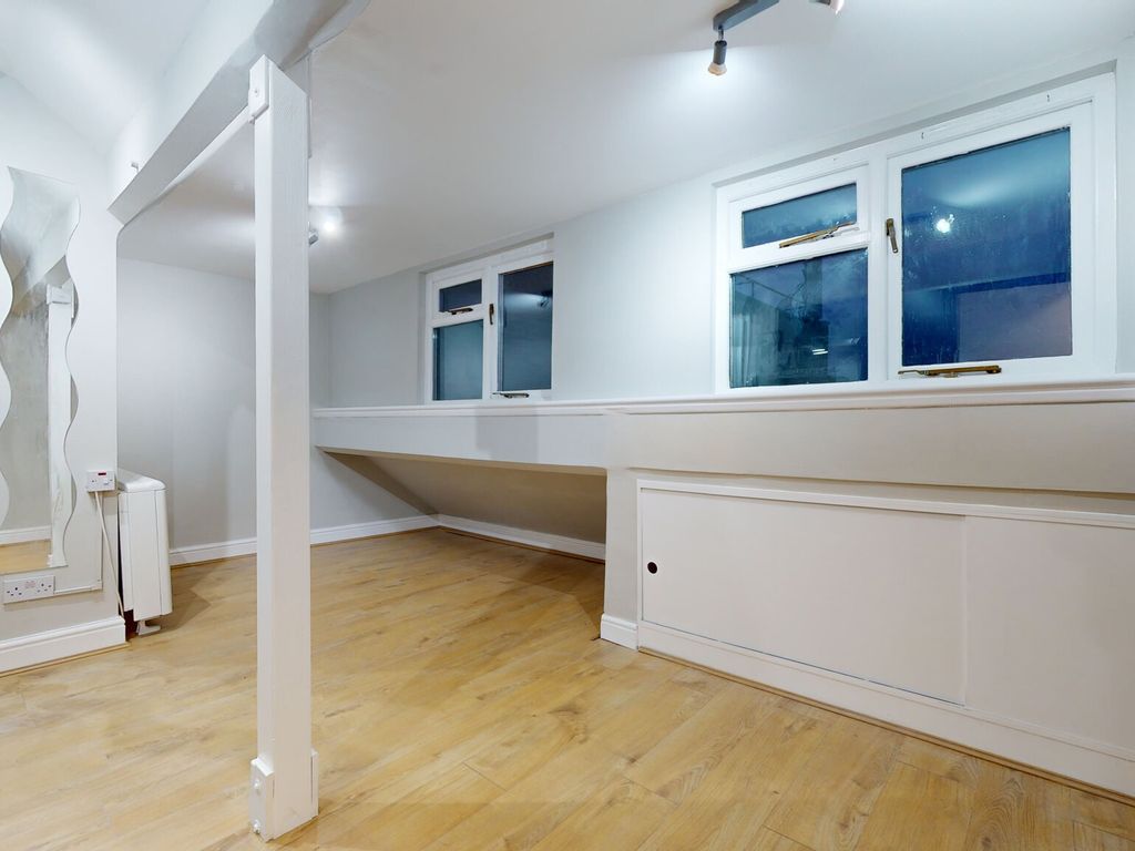 Studio to rent in Kilburn High Road, London NW6, £1,350 pcm Zoopla