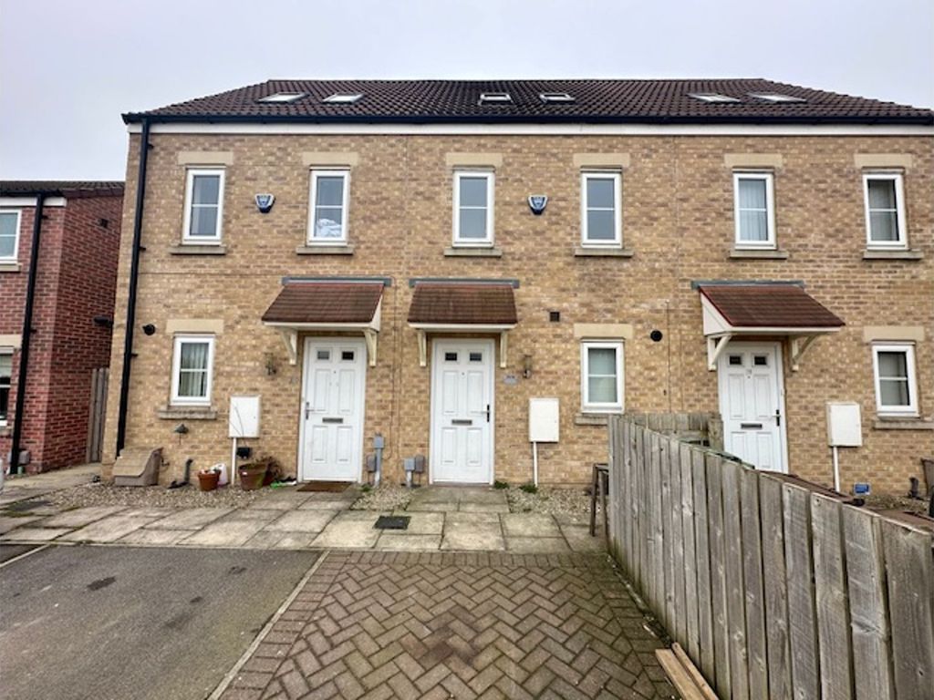 3 bed town house for sale in Sycamore Drive, Castleford WF10, £170,000 Zoopla