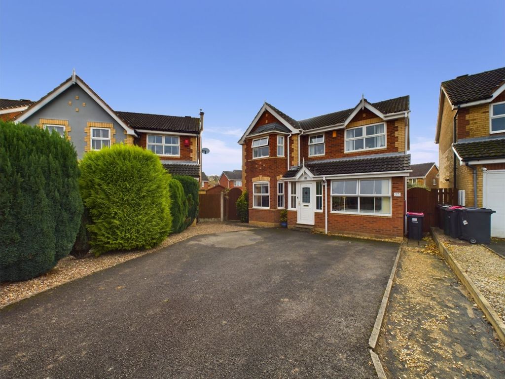 5 bed detached house for sale in Marbeck Close, Sheffield S25, £315,000