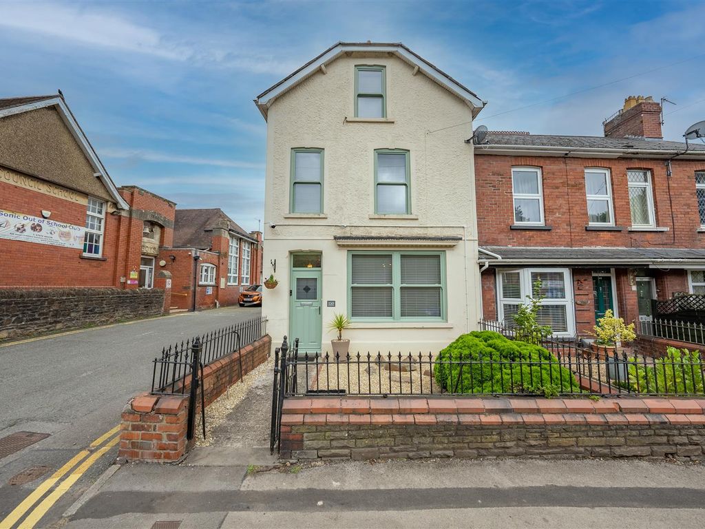 4 bed end terrace house for sale in The Highway, New Inn, Pontypool NP4