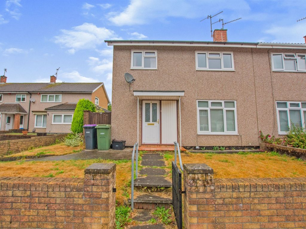 3 bed end terrace house for sale in Caernarvon Crescent, Llanyravon
