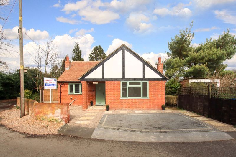 3 bed detached bungalow for sale in Sandbrook Lane, Wilstone, Tring