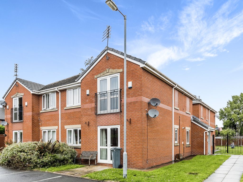 2 bed flat for sale in Hollinwood Avenue, Manchester M40, £130,000 Zoopla