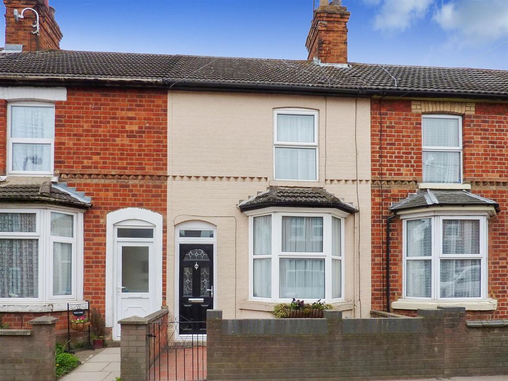 2 bed terraced house to rent in Cromwell Road, Rushden NN10, £875 pcm