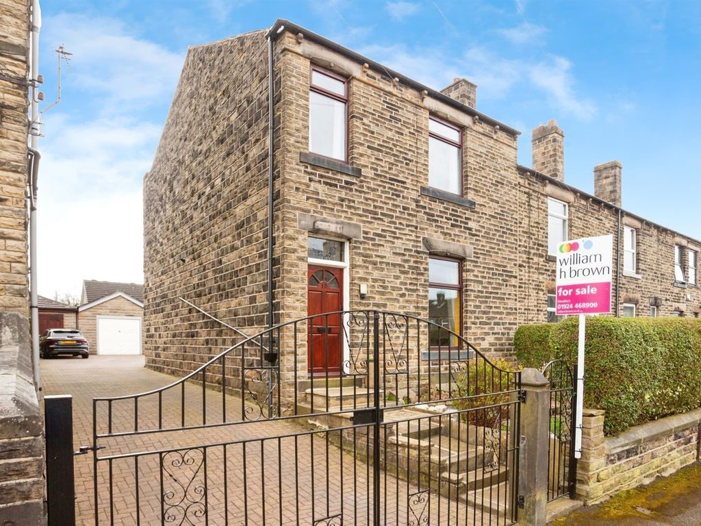 3 bed end terrace house for sale in Anroyd Street, Dewsbury WF13, £