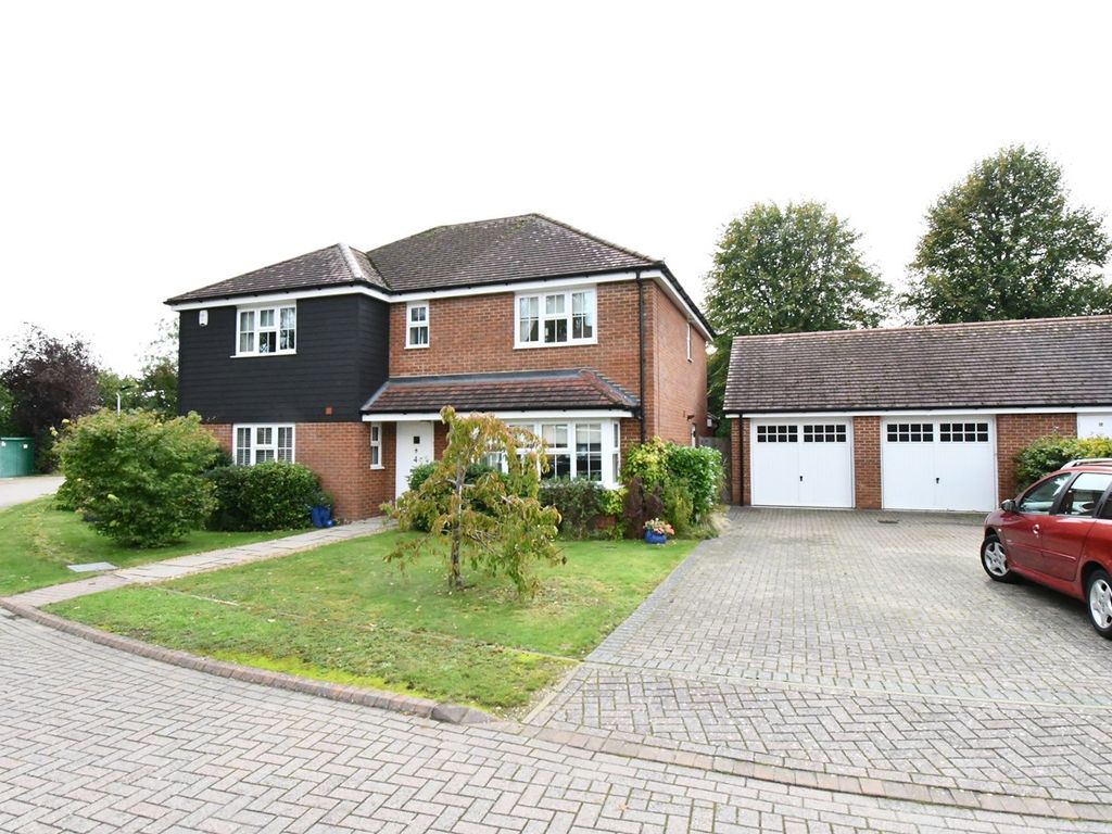 5 bed detached house for sale in Middleway, Kempston, Bedford MK43, £
